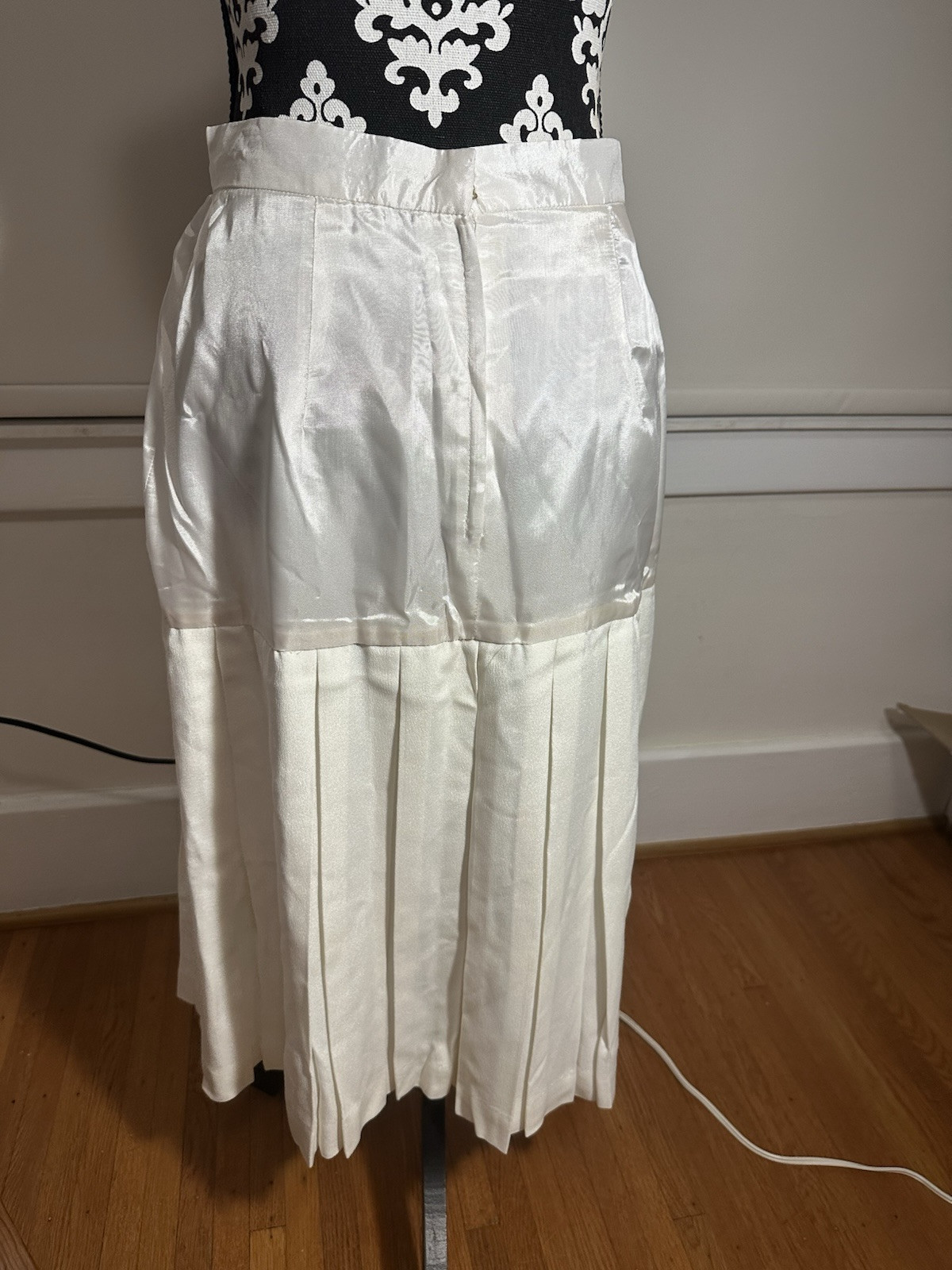 UNKNOWN DESIGNER 1990’S PLEAT 100% SILK CHIFFON SKIRT 29″ WAIST