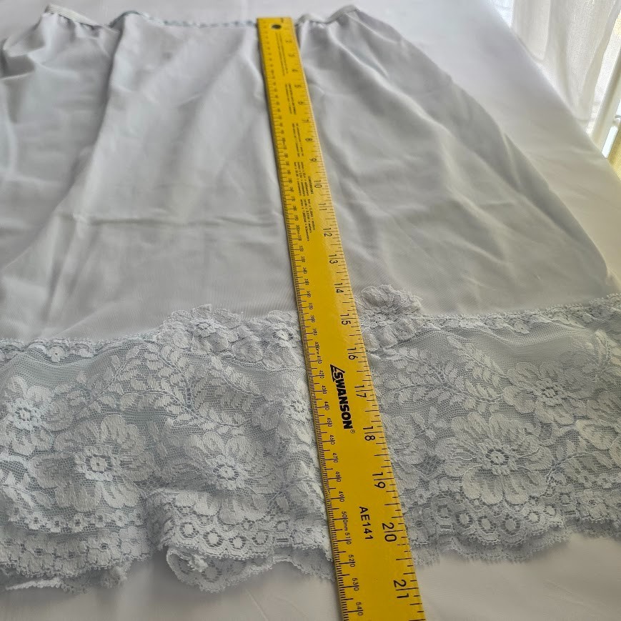 Vintage Wonder maid Lingerie Half Slip Skirt Medium Light Blue Nylon Lace Trim