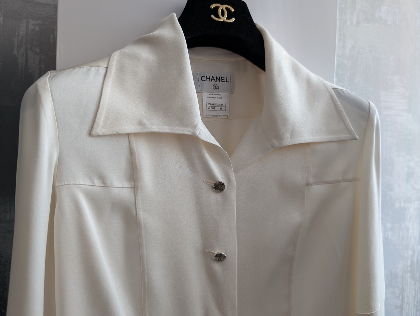 Chanel CC Logo Button Up Women’s Ivory Silk Blouse Top Collared Shirt Sz 38 S