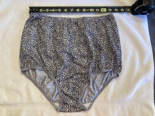Vintage (RETIRED) Vanity Fair 100% Polyester UNISEX Brief Panties, Size 7, NWOT
