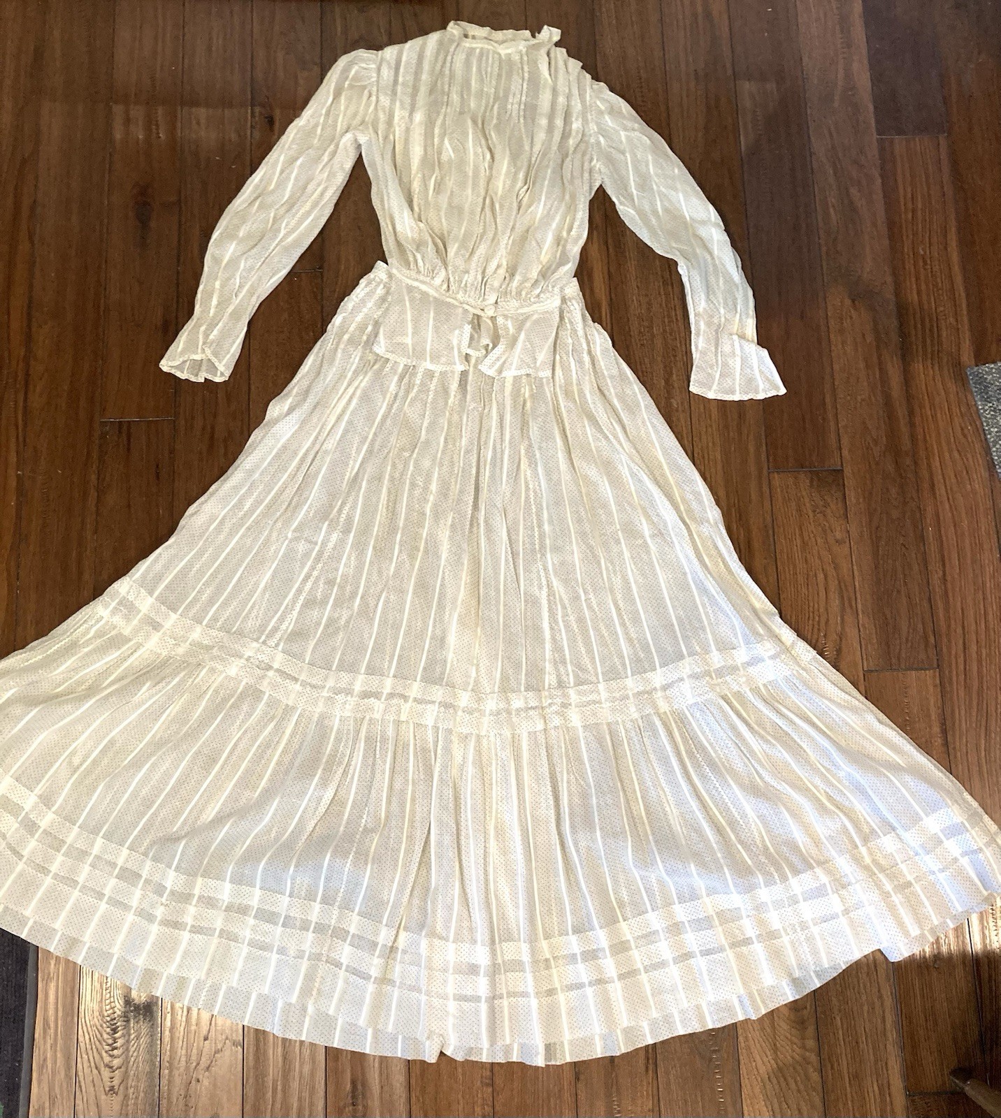 Vintage 1900s 1910s Victorian 2 pc dress thin cotton w dots pin tucks W 22