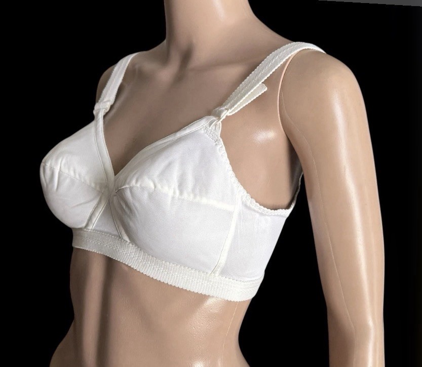 NEW Vintage Vanity Fair Exquisite Form Stretch Nylon Bra 32C White USA Bullet