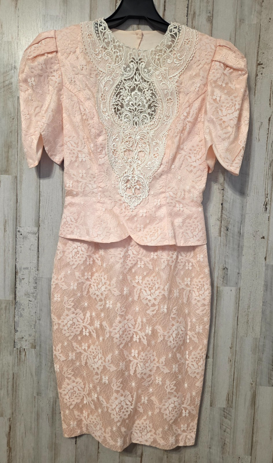VTg Scott McClintock size 4 Lace Embroidered Sheath Dress Puff sleeve Knee