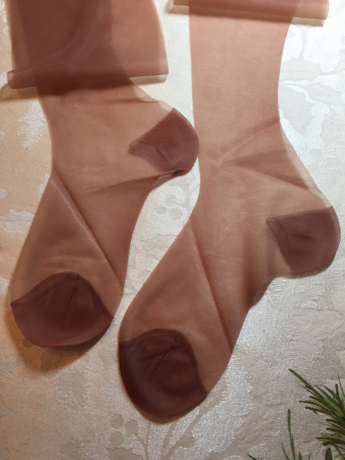 6 PAIR’S VINTAGE 15 DEN FLAT KNIT RHT HIGHLIGHT NYLON STOCKINGS 8 1/2 X 26 1/2”
