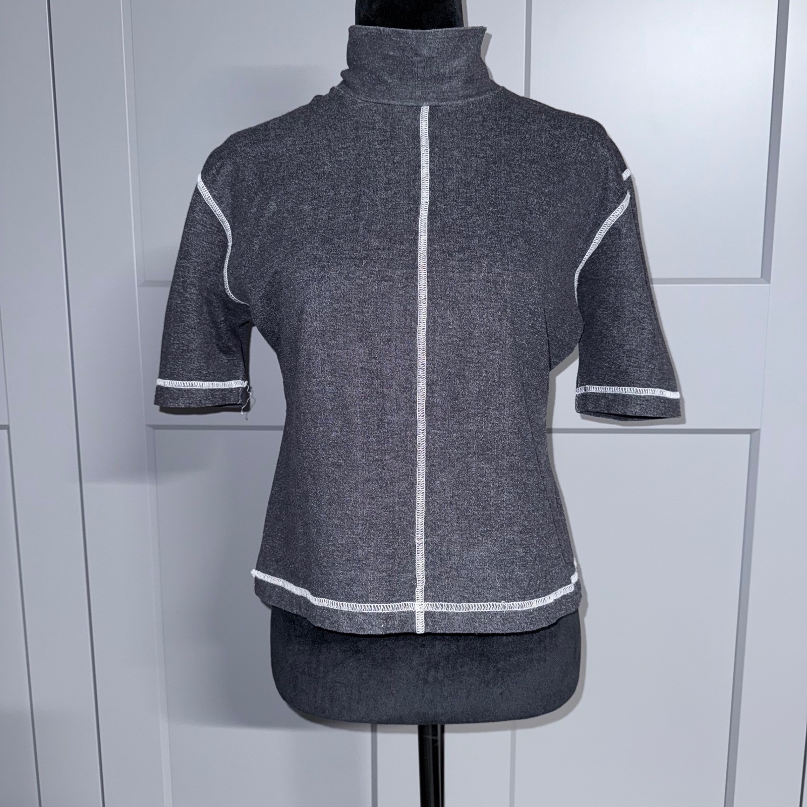 Times Seven Todd Oldham Vintage Gray Mock Neck Contrast Stitch Short Sleeve S/M