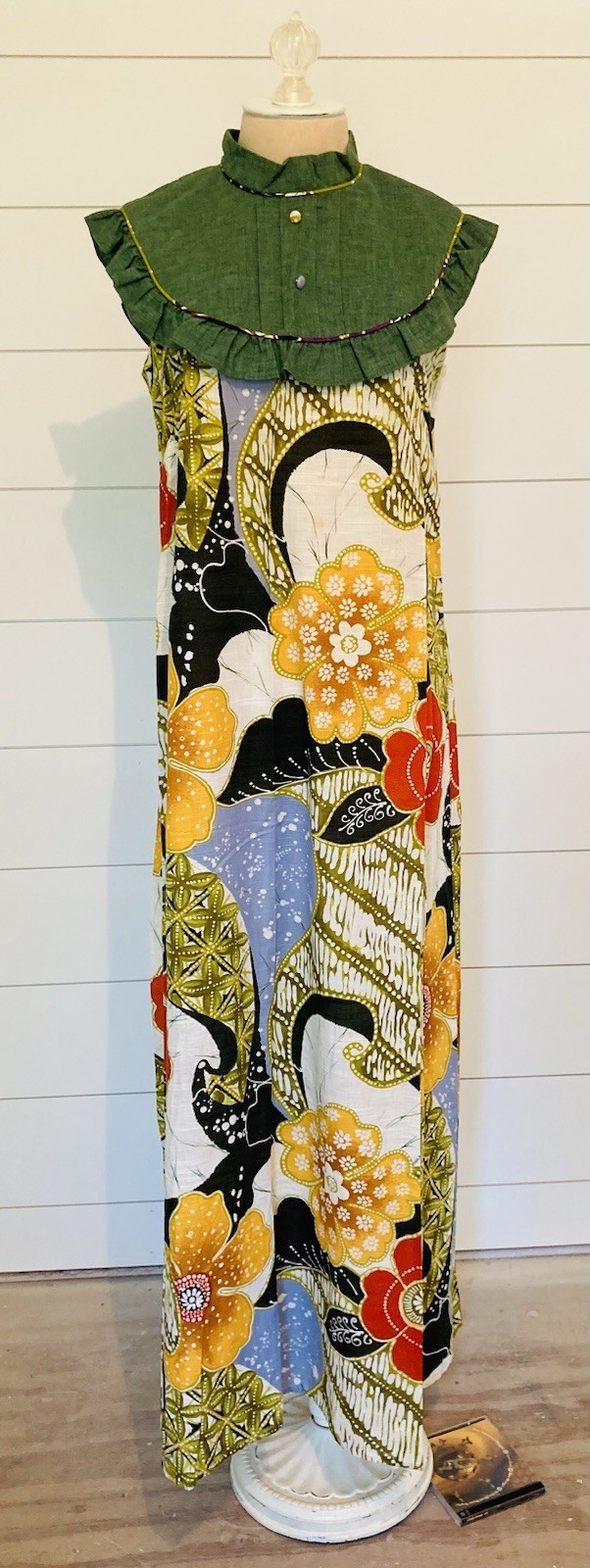 Vintage 1960s 1970s Sears Hawaiian muumuu maxi peasant dress large flowers B 38
