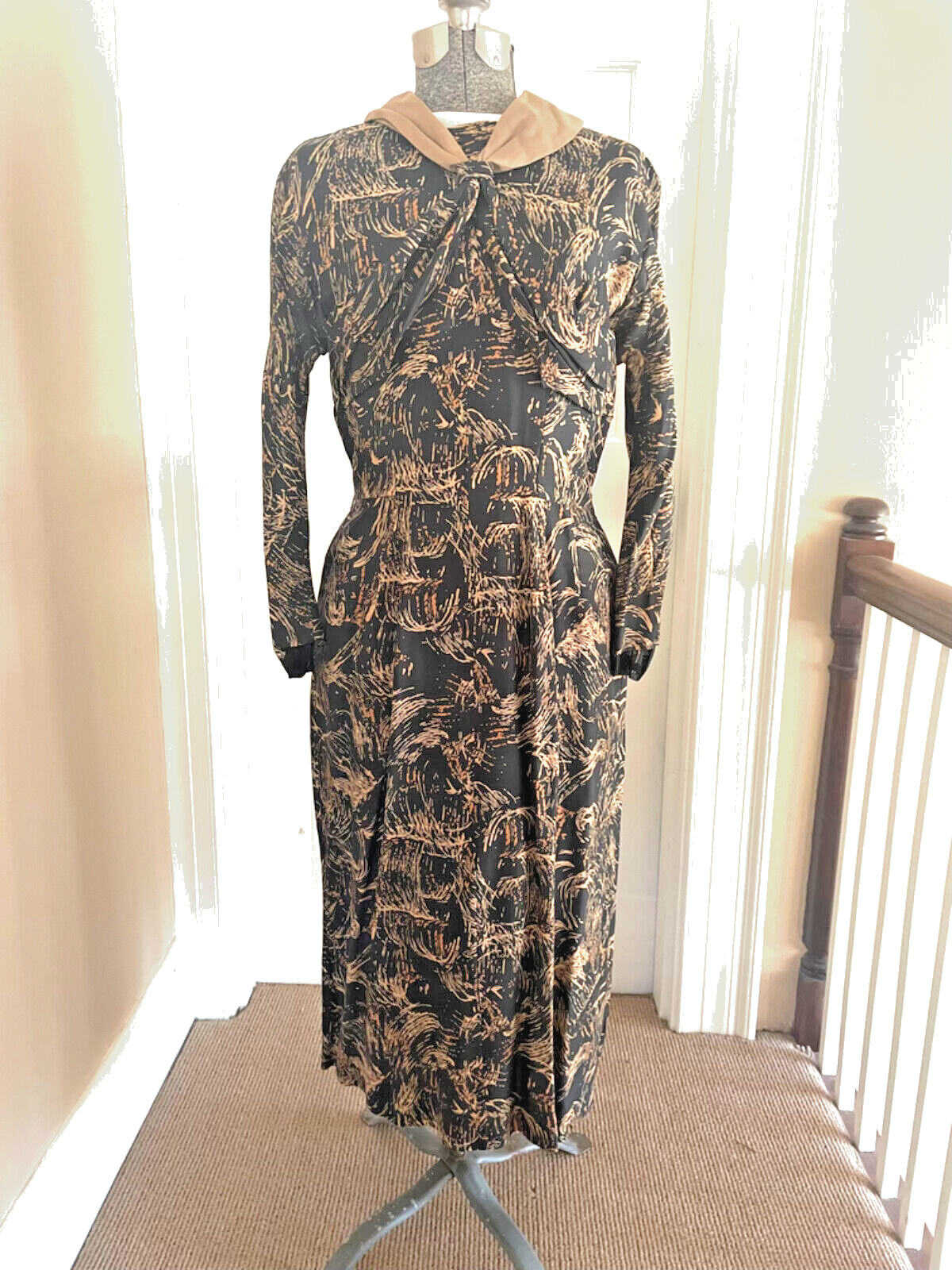 Vintage 1930s Brown & Black Dress with Criss Cross Front & Bracelet Sleeves S