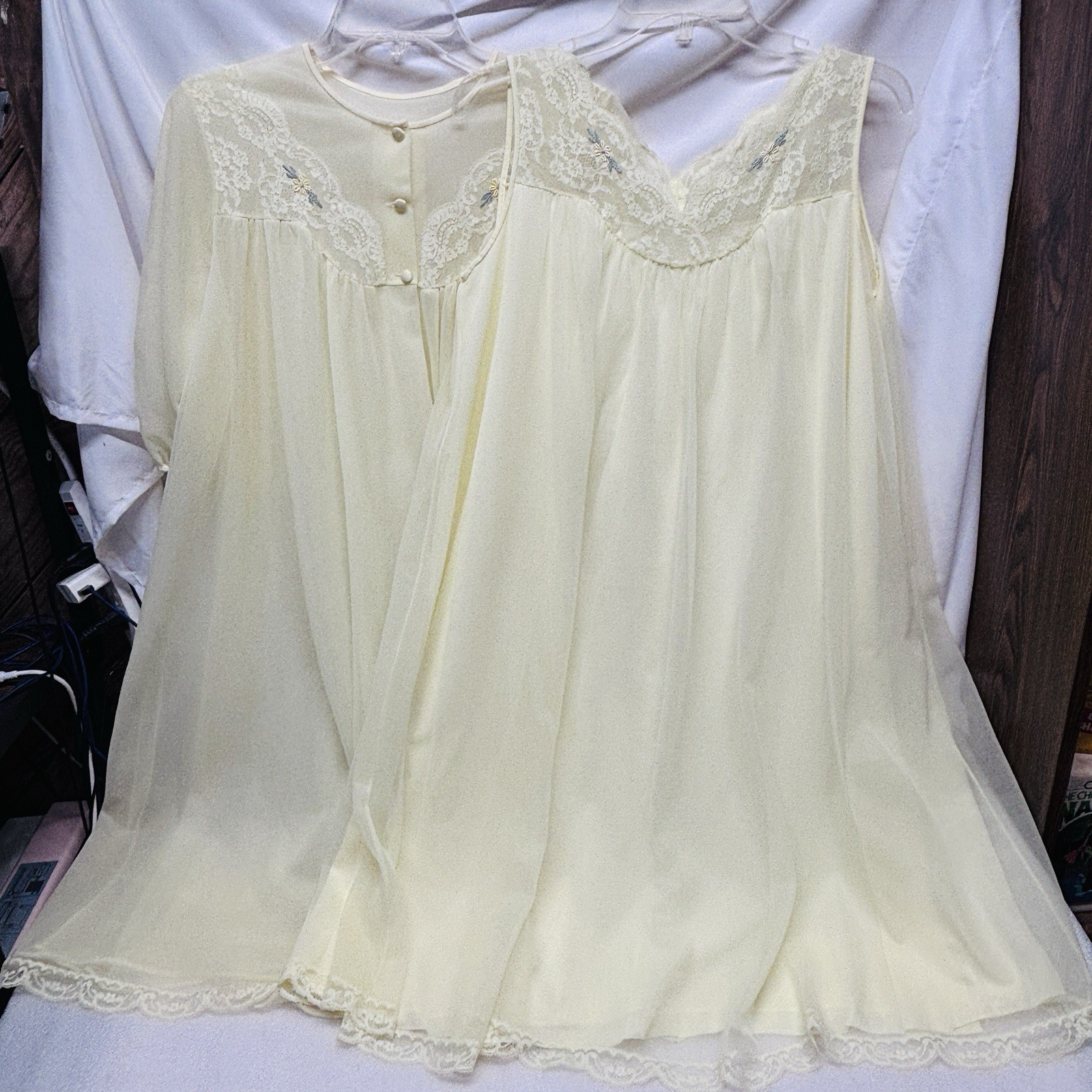 VTG Shadowline Bridal SILKY Peignoir Lace Trim Embroidered Nylon Robe Nightgown