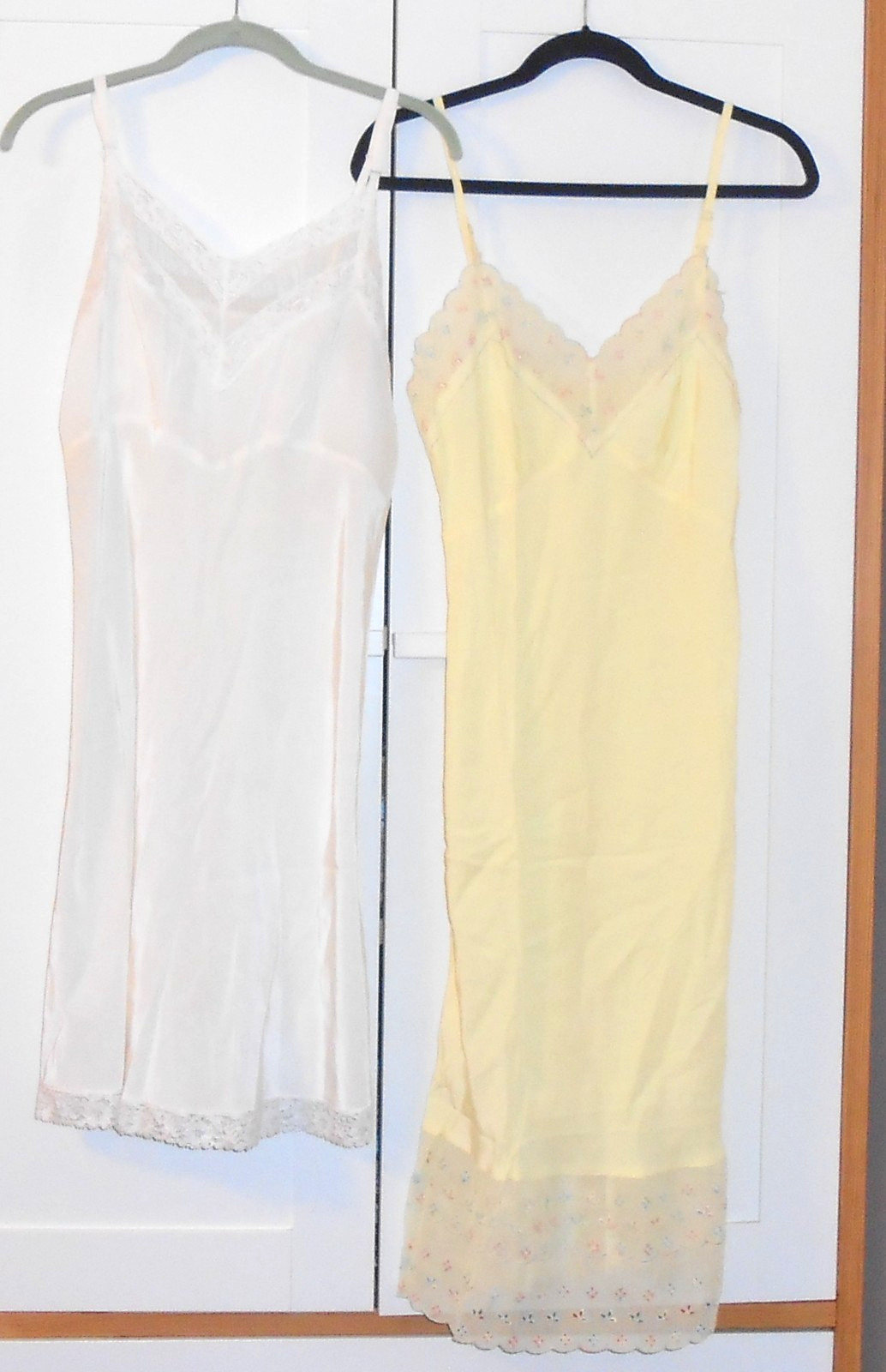 VINTAGE LOT OF 4 DIFFERENT FULL SLIPS – 1 WHITE / 1 YELLOW / 1 BLUE / 1 PINK