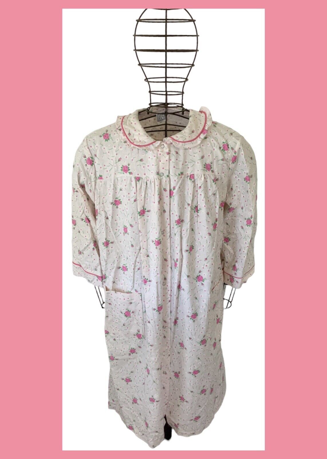 Vtg Izzy’s Place Womens Robe/ Housecoat 100% Cotton Pink Floral Sz 44-24½ – NWT