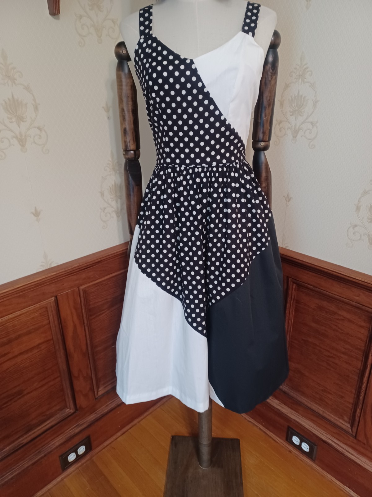 Vintage 1960s/1970s Toni Todd Union-Made Mod Pin-up Black +White Polkadot Dress