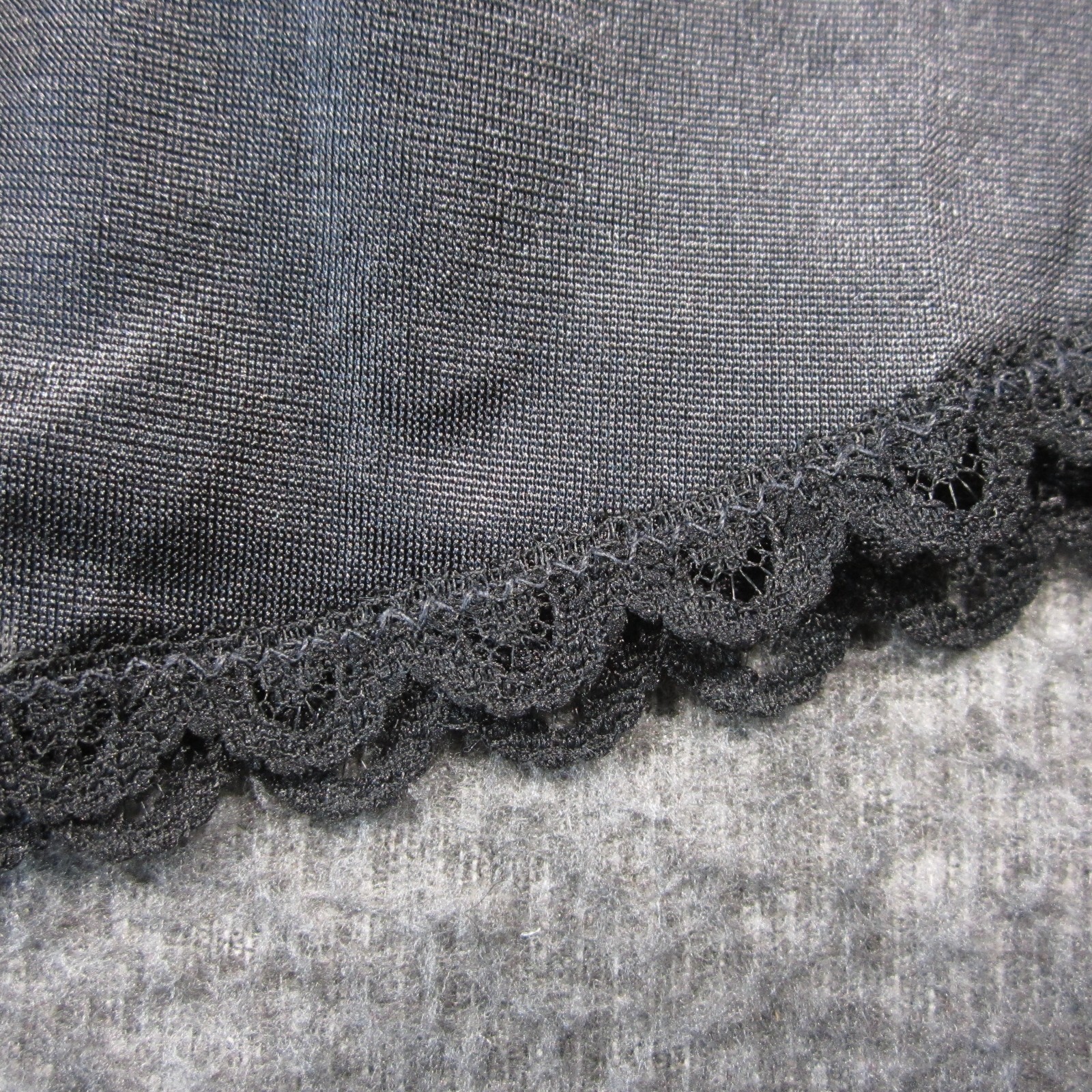 Vtg Warners Half Slip Skirt M Black Nylon Lace Trim Lingerie Sexy Witchy 80s USA