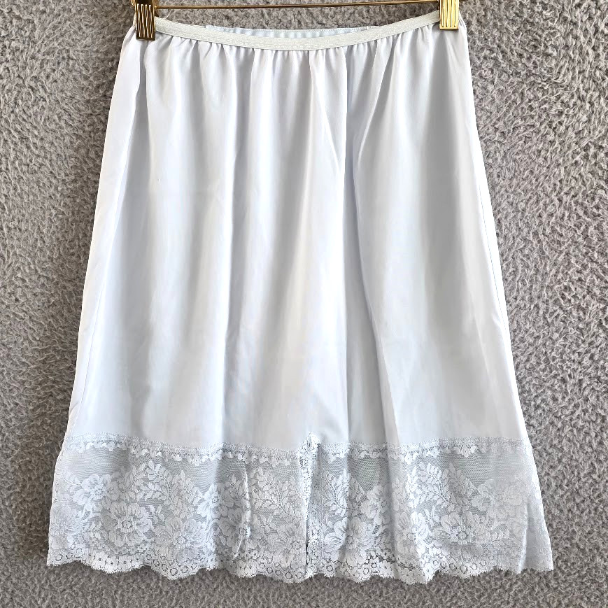 Vintage Wonder maid Lingerie Half Slip Skirt Medium Light Blue Nylon Lace Trim