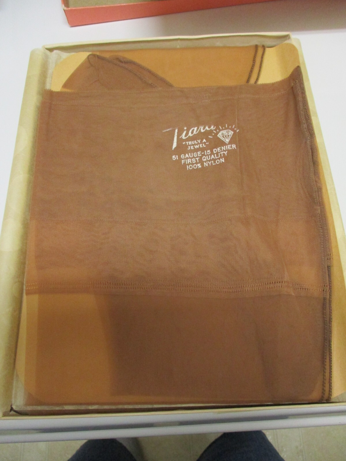 1 PR VINTAGE TIARA DARK SEAMED FULL FASHIONED NYLON STOCKINGS SZ 9 1/2 M BEIGE
