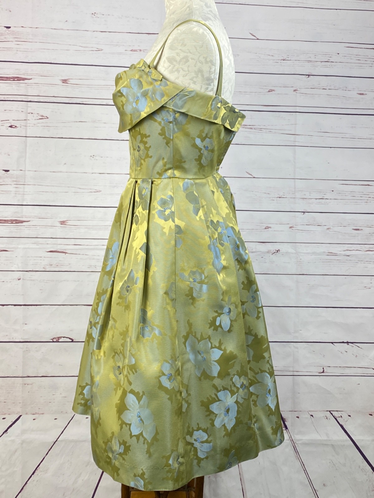 Vtg 1950’s Silk Brocade Floral Party Dress Size 7 Crinoline Retro Glam Classic