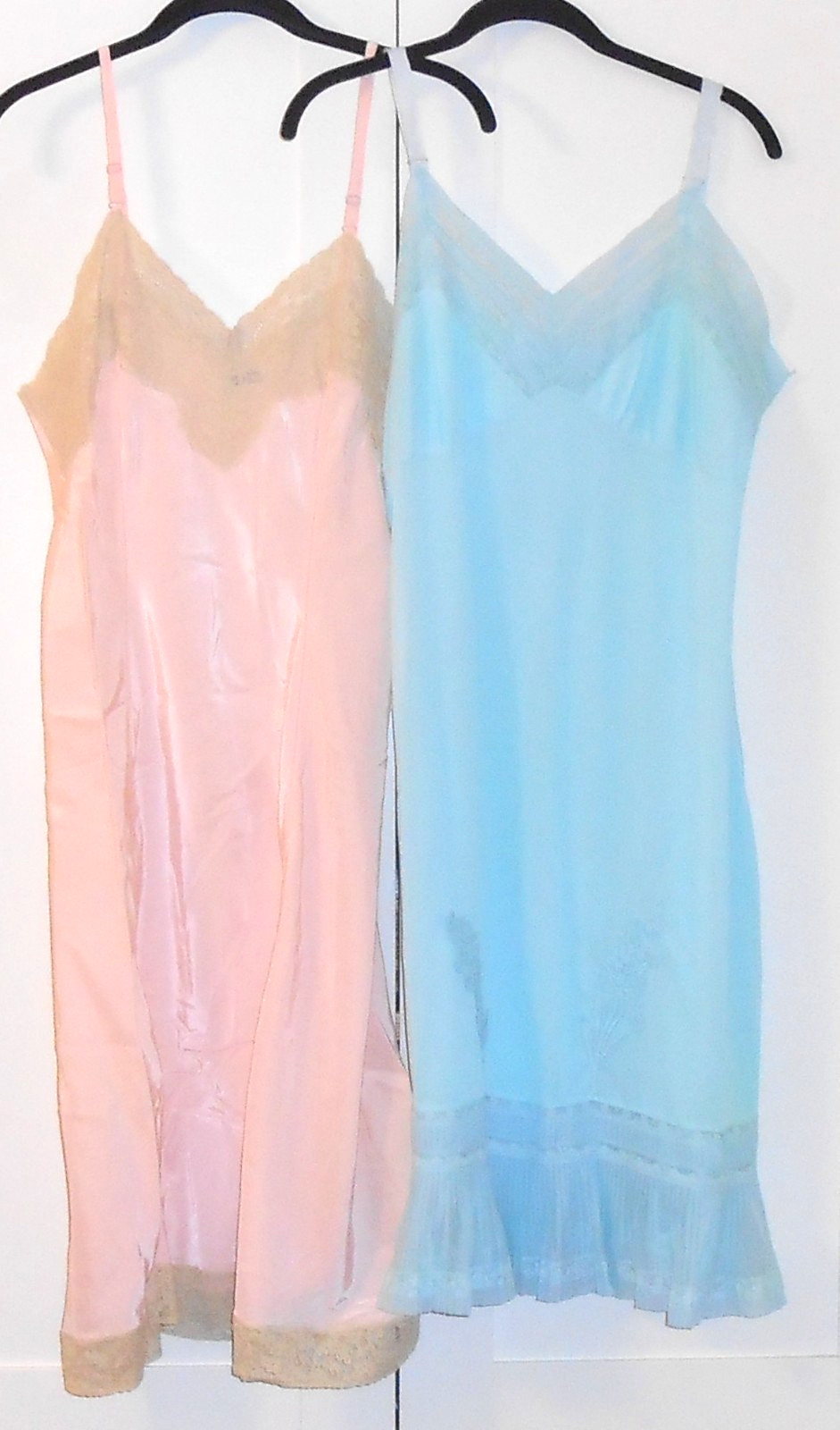 VINTAGE LOT OF 4 DIFFERENT FULL SLIPS – 1 WHITE / 1 YELLOW / 1 BLUE / 1 PINK