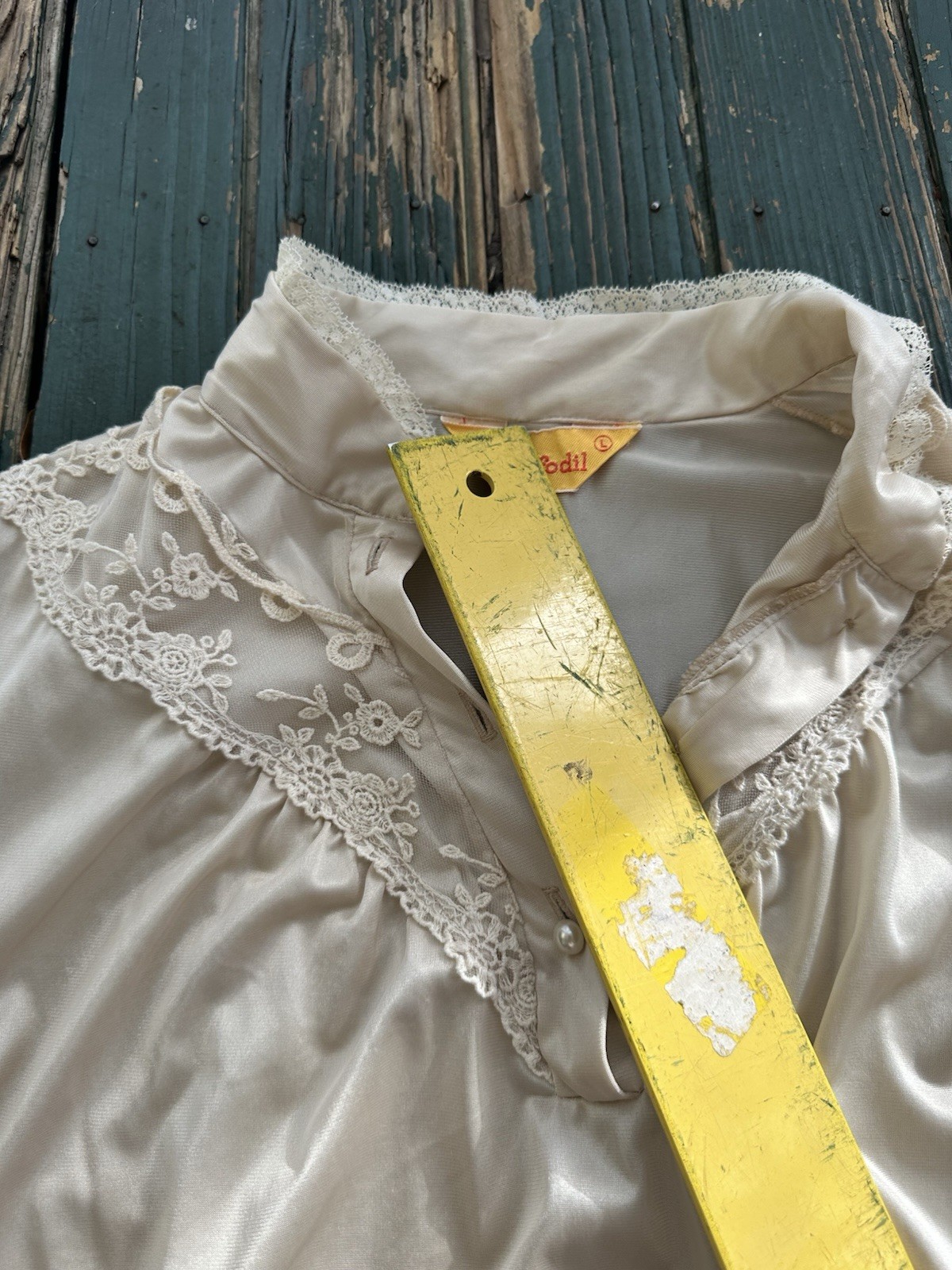 Daffodil Hand Embroidered Top Womens L Floral Vintage Cottege Core