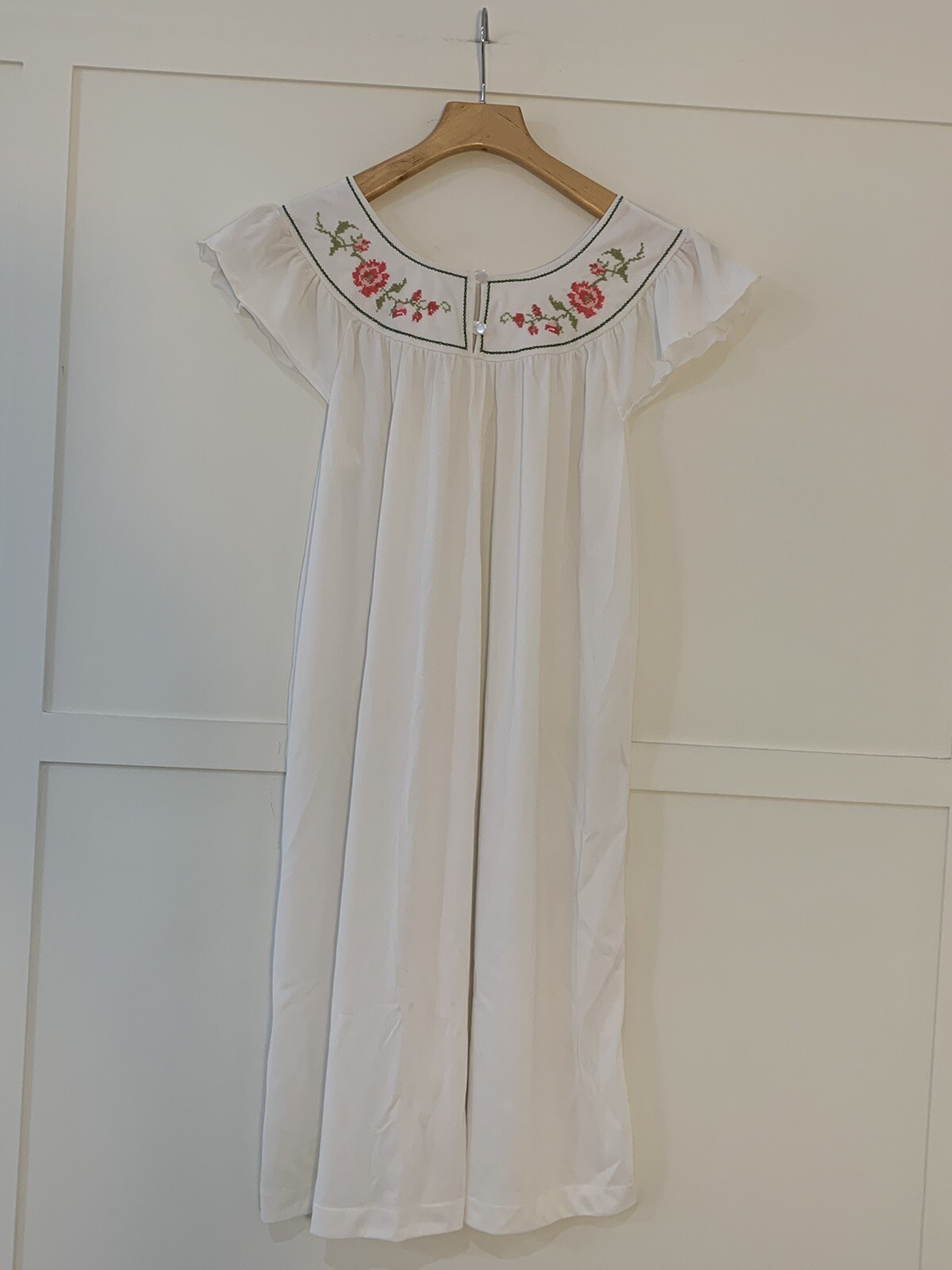 Vtg Gilead Nylon Nightgown Sz Medium Womens Ivory Embroidered Made in USA READ