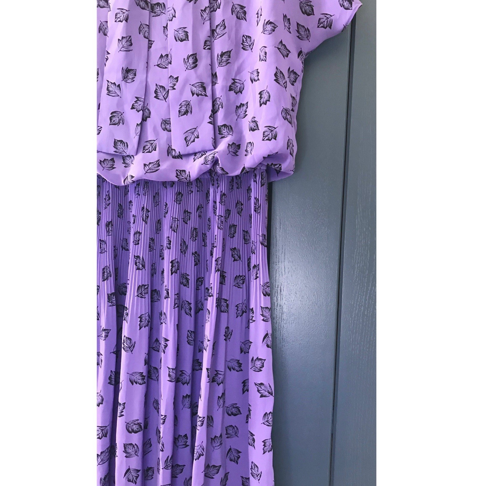 Vintage Purple Feather Accordion Pleat Dress w Ascot Fits Size 6 8 Blouson Top