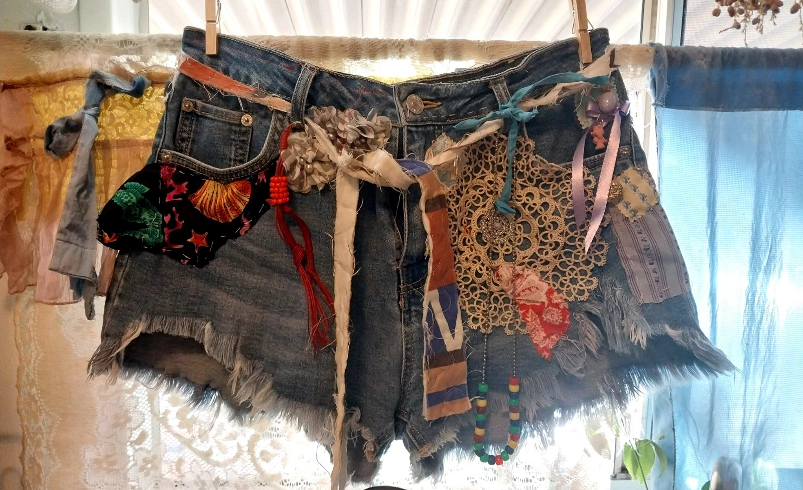 Vtg FRINGE CROCHET REWORKED ART TO WEAR DENIM SHORTS PATCHWORK BOHO HIPPY S