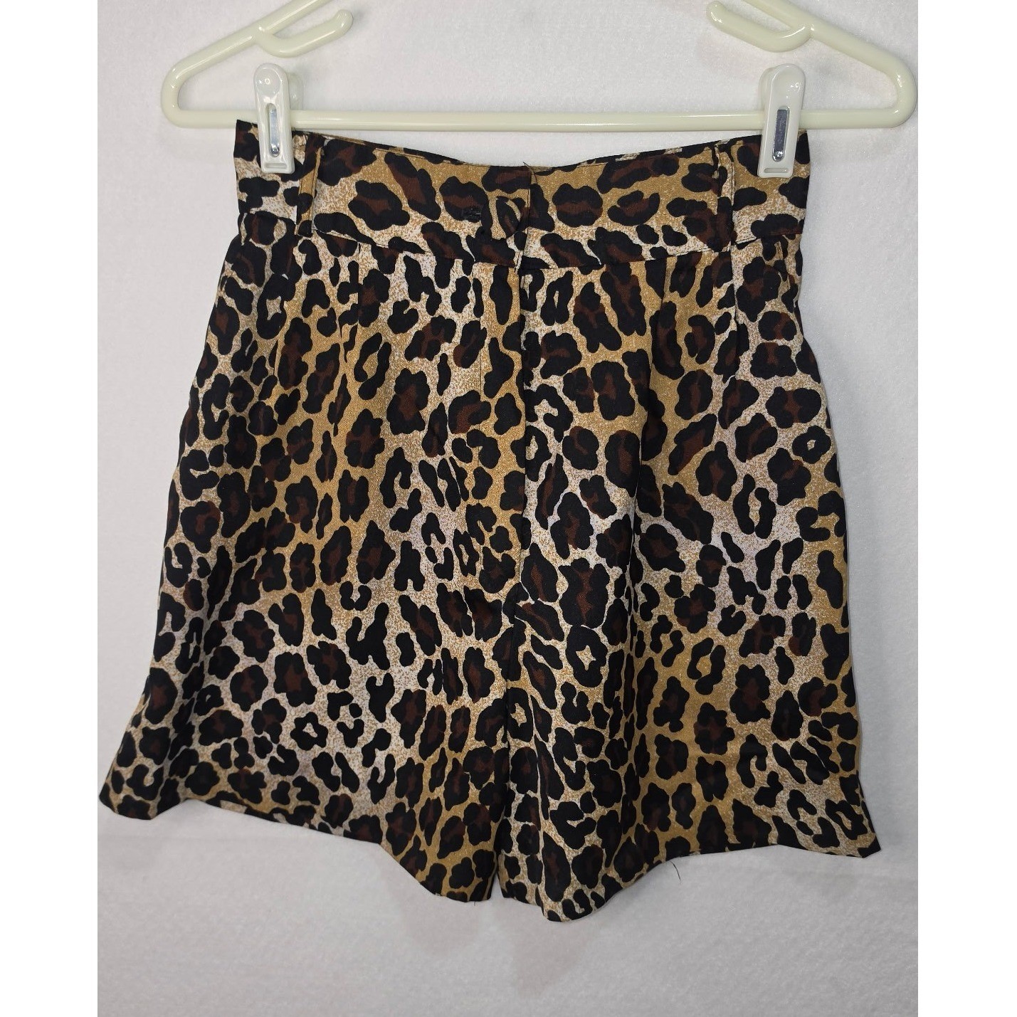Vintage Leopard Print High Waisted Pleated Shorts Brown Tan Size 6 Made in USA