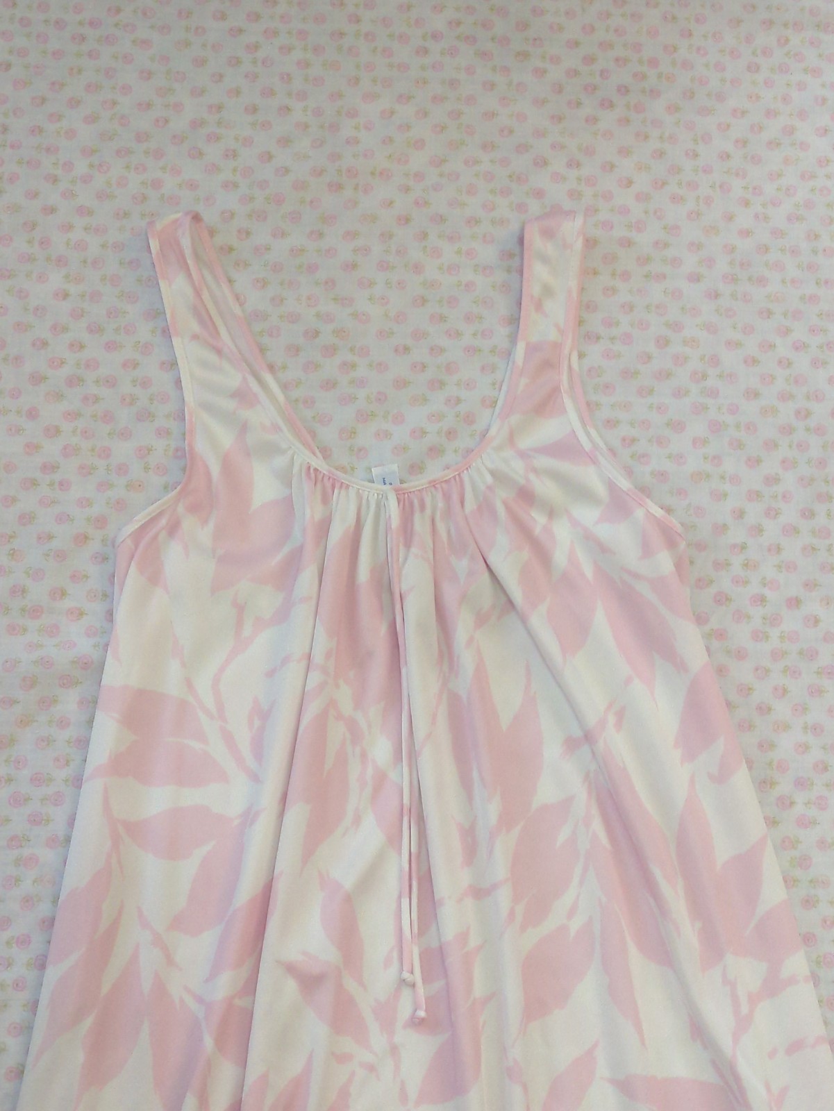 Vintage Travel-Lite Boutique Loungewear 60s 70s Sleeveless Pink White Leaf Dress