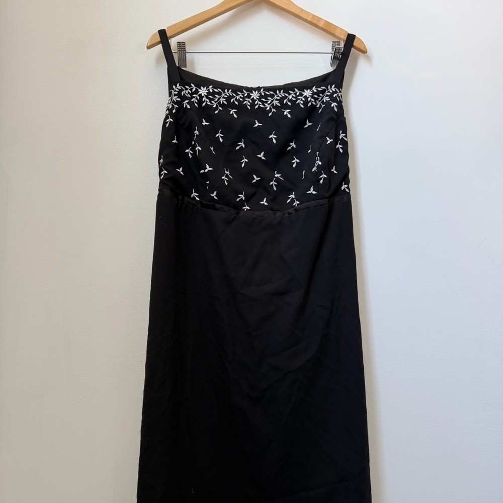 Vintage Black Embroidered Floral Sleeveless Maxi Dress Gown Style 733 Size 10