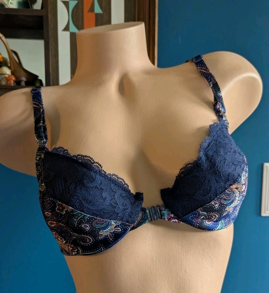 Vtg Maidenform Sweet Nothings Second Skin Satin Bra 36B Front Closure NWOT 90s