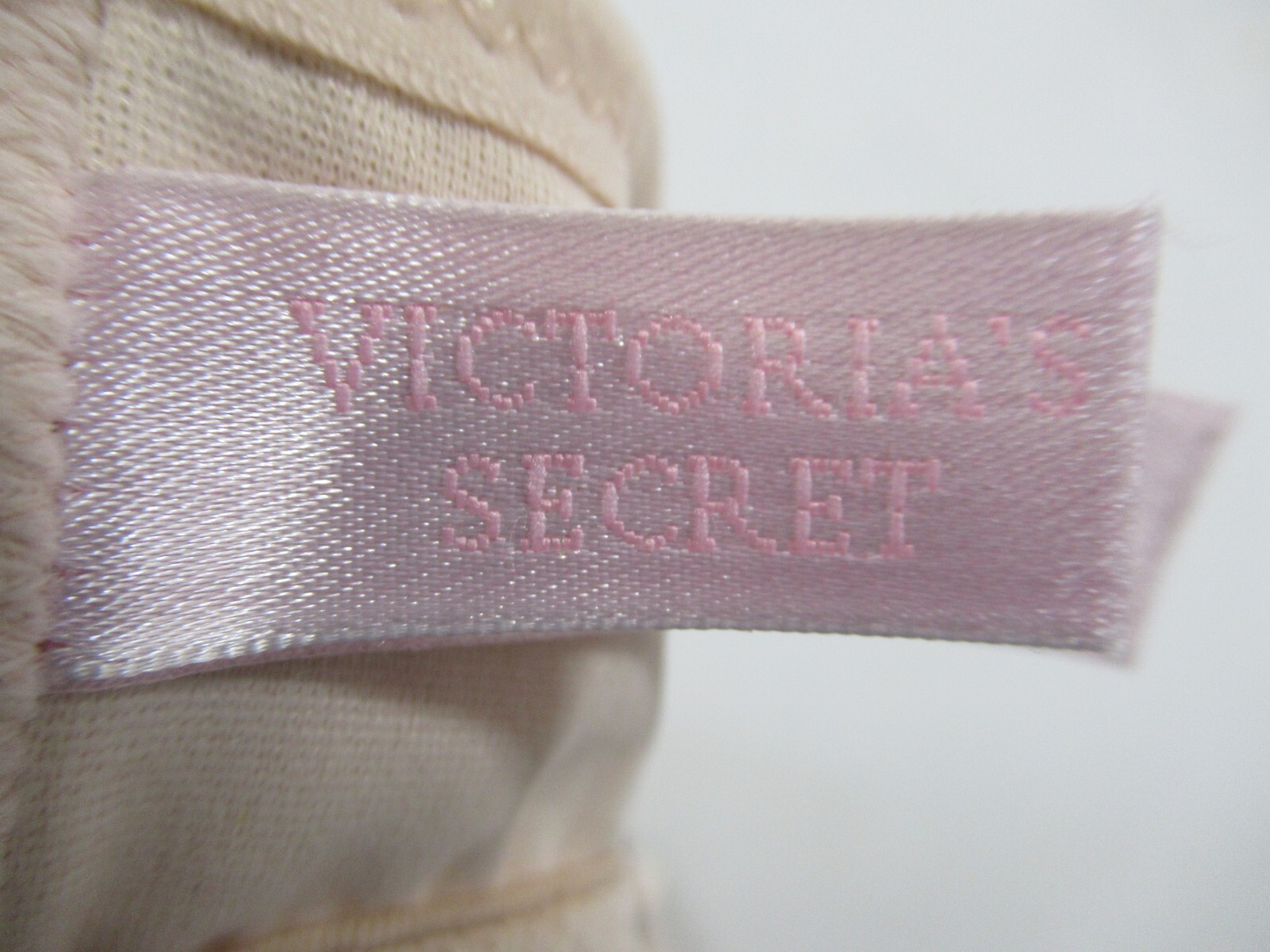 Vintage Y2K Victoria’s Secret Strapless Full Slip 36B Beige Underwire Shapewear
