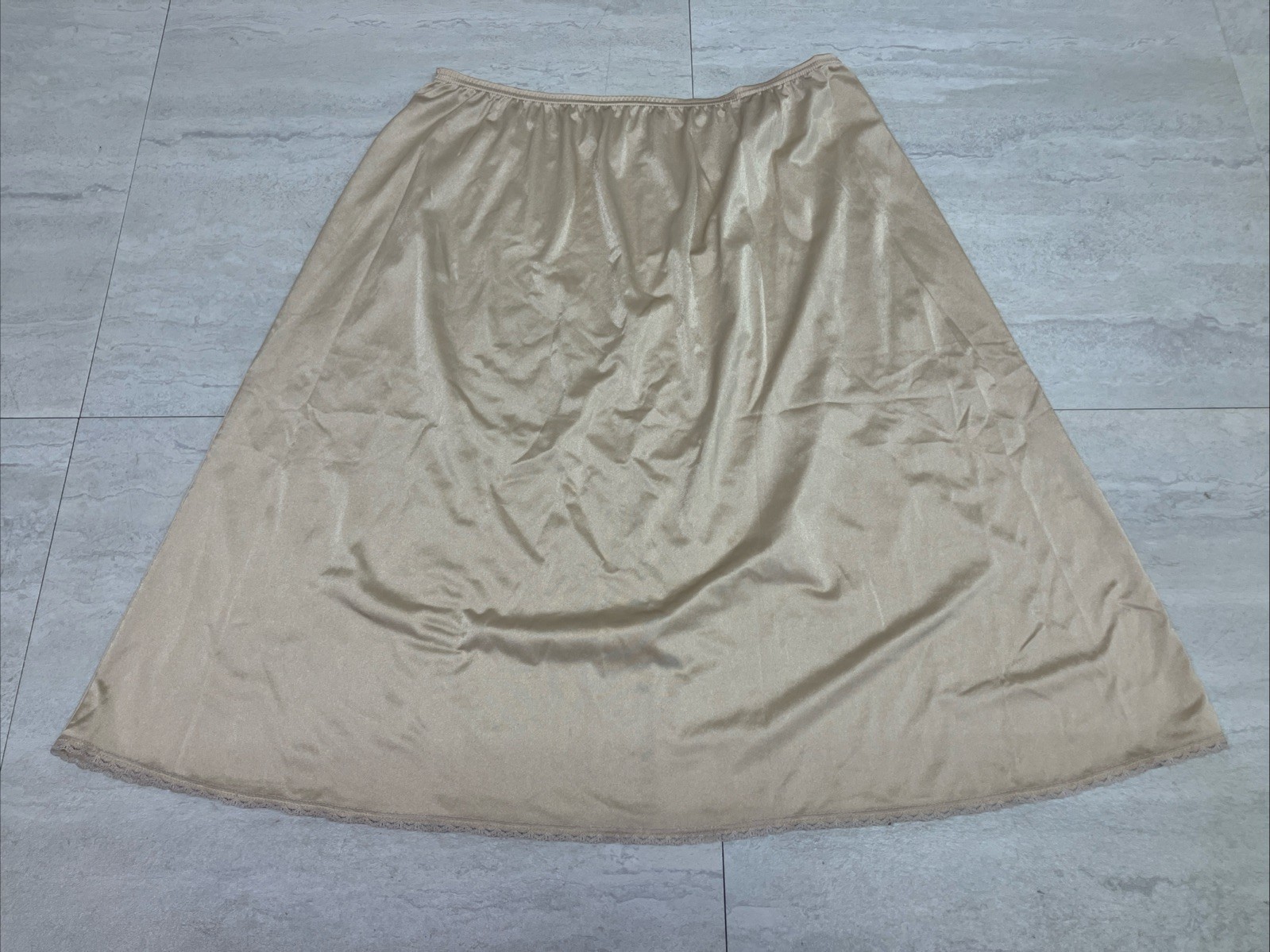 Vanity Fair Half Slip Nylon Tan Lace Size Large 24″ Vintage Honduras