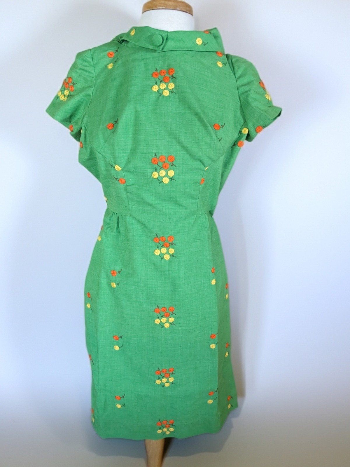 Vintage 60s Lime Green Linen Shift Dress Embroidered Floral Mod Cap Sleeve S