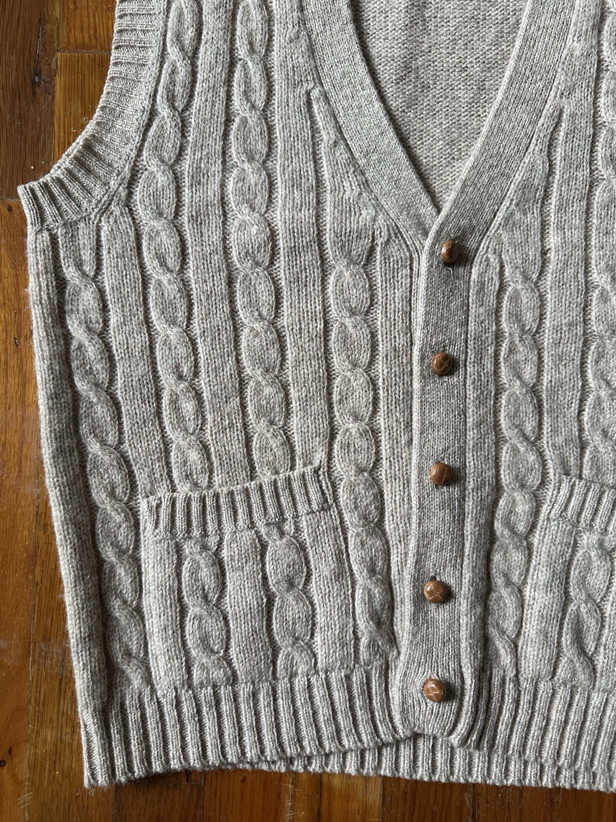 THANE 100% Shetland Wool Cable Knit Vest Oatmeal Beige Grandpa Core Vintage M