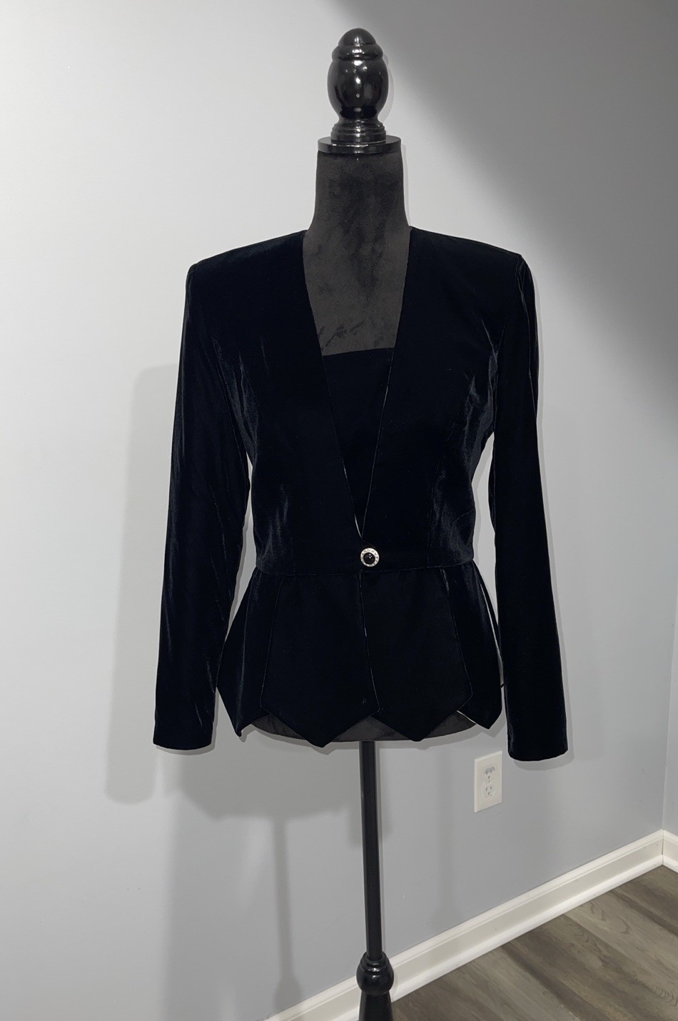 Vintage 1980s Patra Black Velvet Women’s Blazer size 6 made in USA