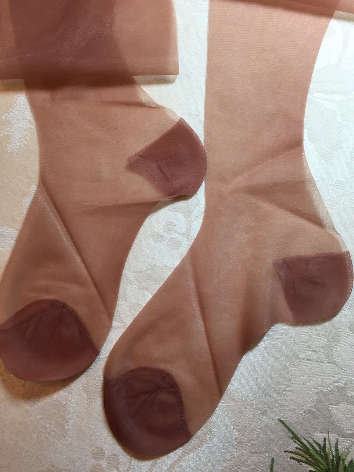 6 PAIR’S VINTAGE 15 DEN FLAT KNIT RHT HIGHLIGHT NYLON STOCKINGS 8 1/2 X 26 1/2”