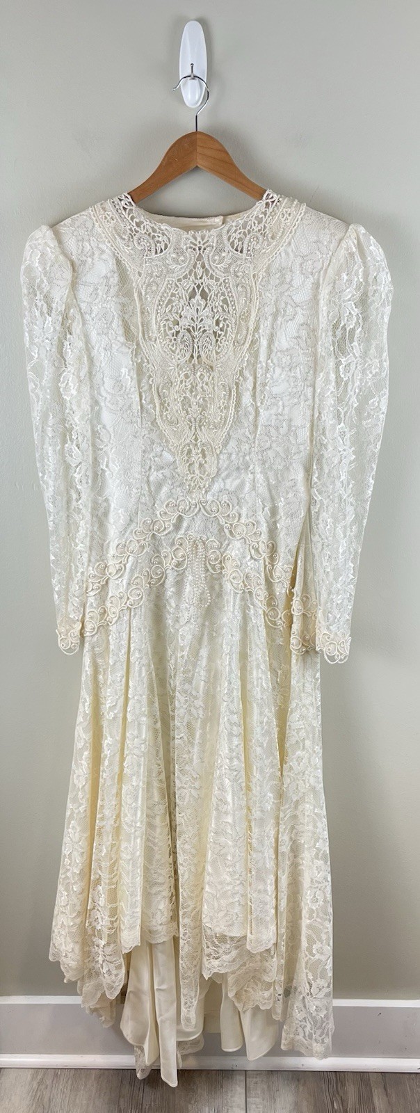 French Lace Vtg Romantic Ivory Lace Satin Embellished Beaded Wedding Gown 80’s