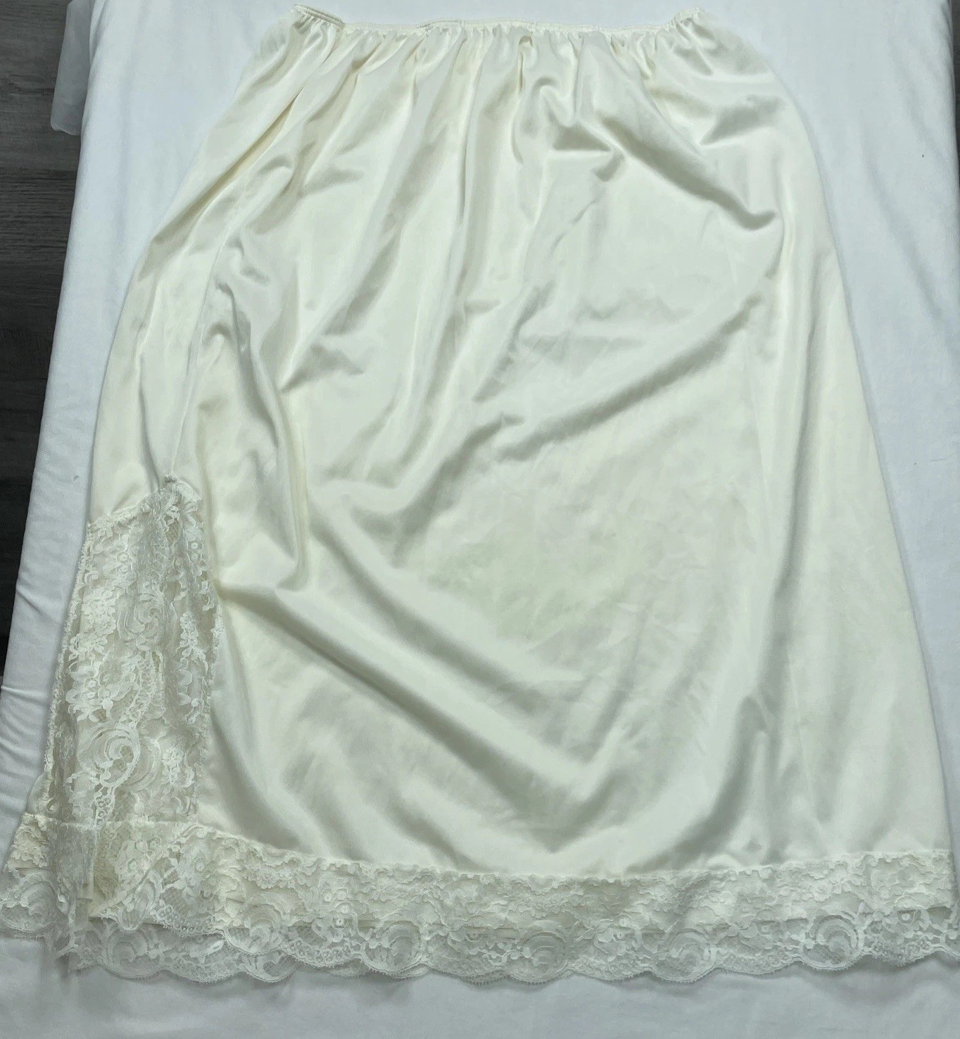 Vintage Intimates Lane Bryant Half Slip 1X Ivory 32″ Long Nylon Lace 13″ Slit