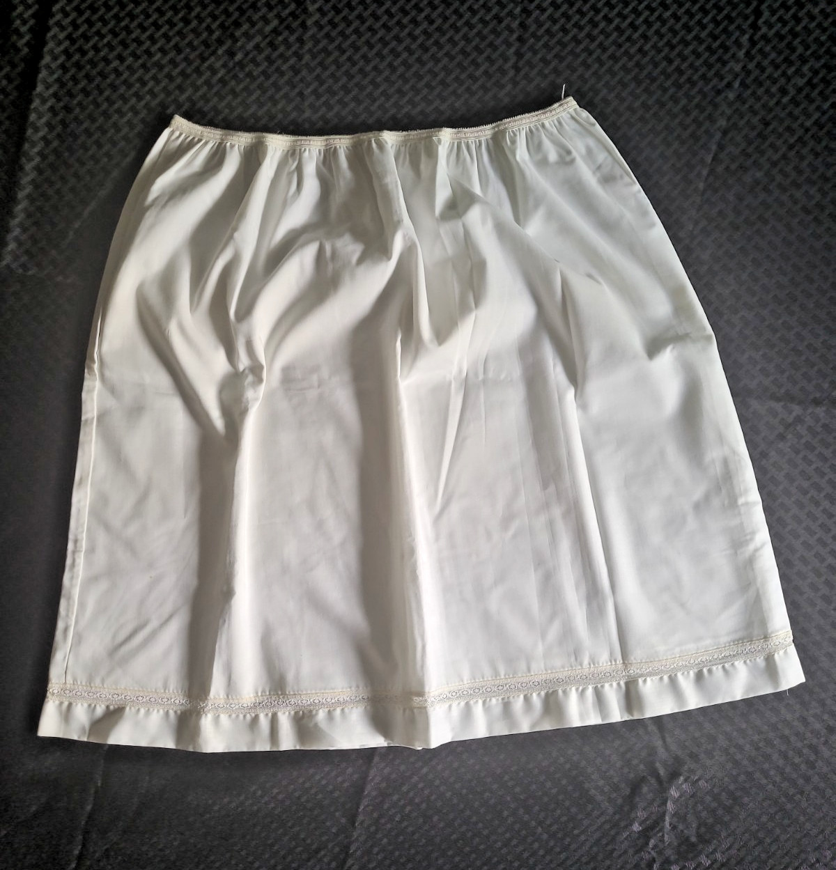 Vintage Half Slip Women’s White Cotton Blend 32in waist 21in length Figurfit USA