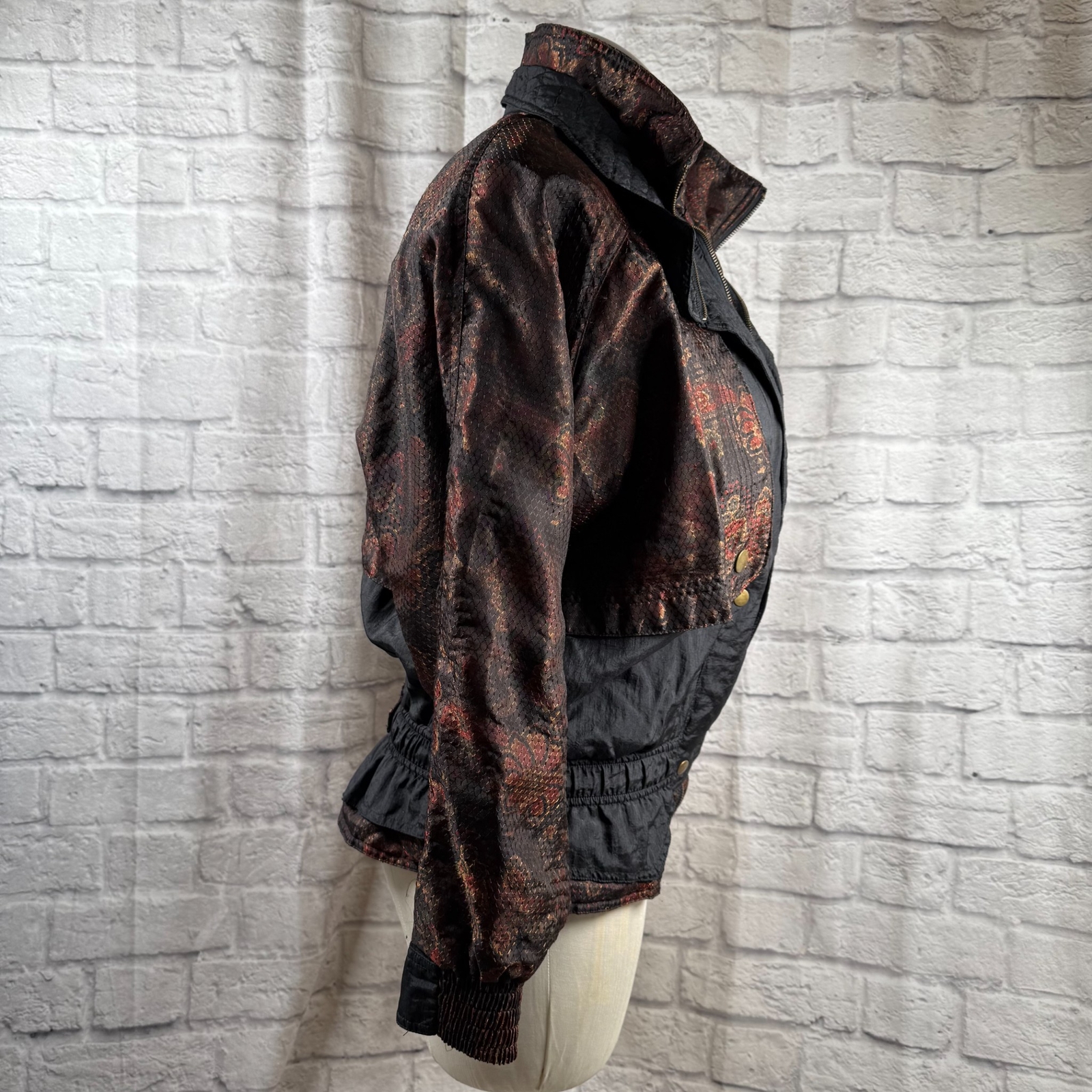 Vintage Capriccio Windbreaker Jacket Women’s Medium Paisley Print Shoulder Pads