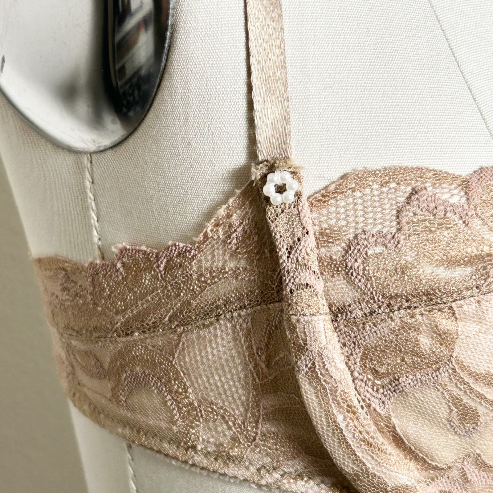 VTG Victorias Secret Gold Label Lace Underwire Bra Nude Champagne 34C USA Made