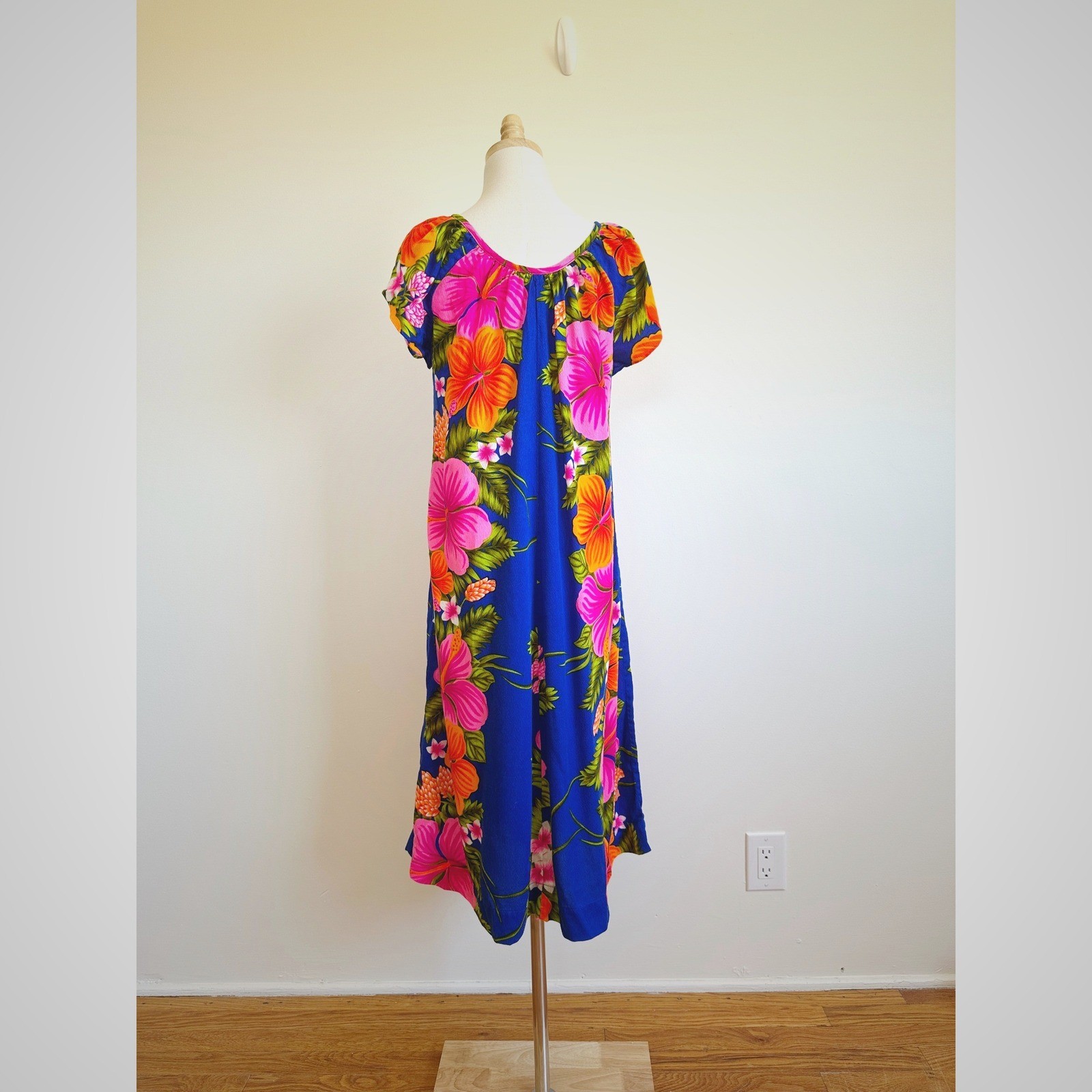 Vintage Pomare Hawaii Muumuu Dress Hibiscus Floral Medium Tiki Vacation Resort