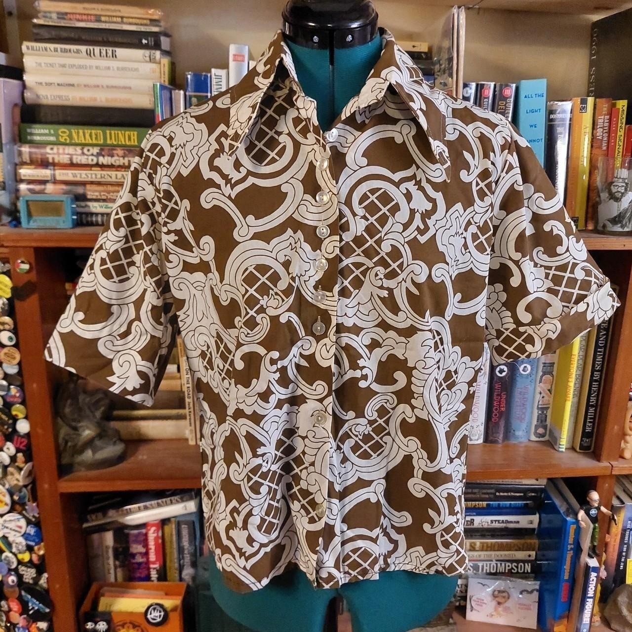 Vintage brown and white bold pattern short sleeve button up.