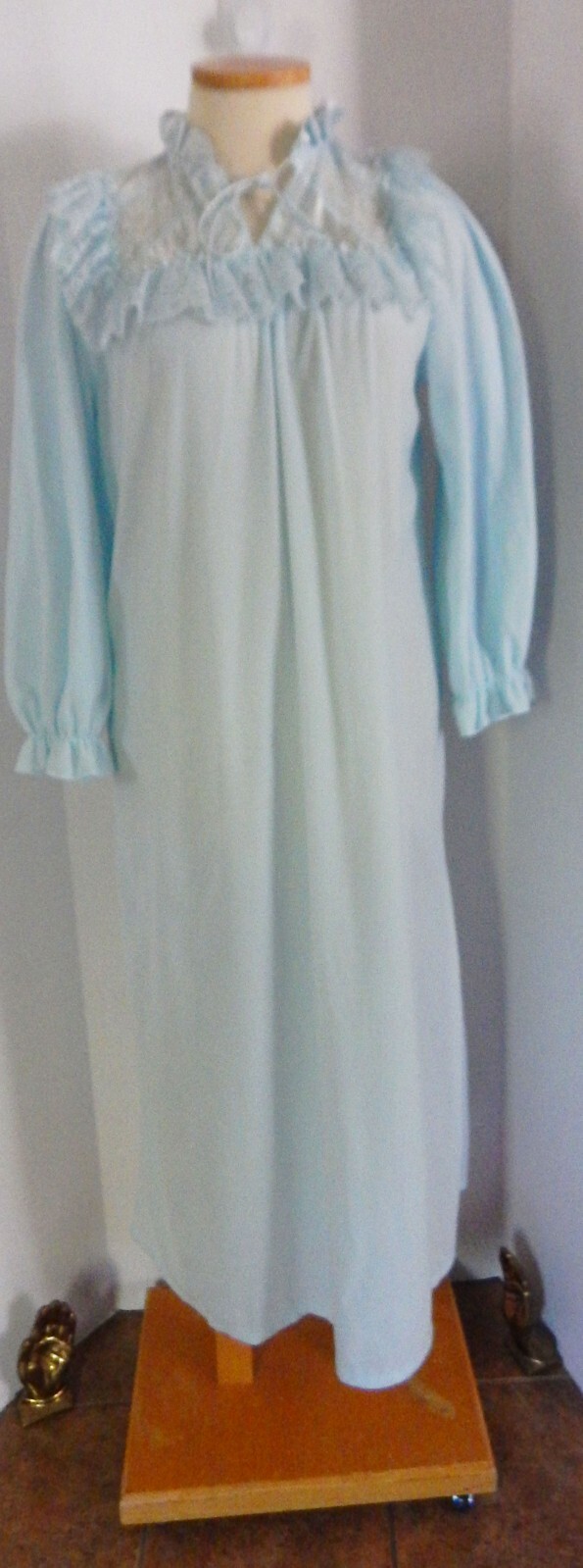 Vintage Gilligan O’Malley Blue Long NightGown with Ruffled Lace USA Size L16/18