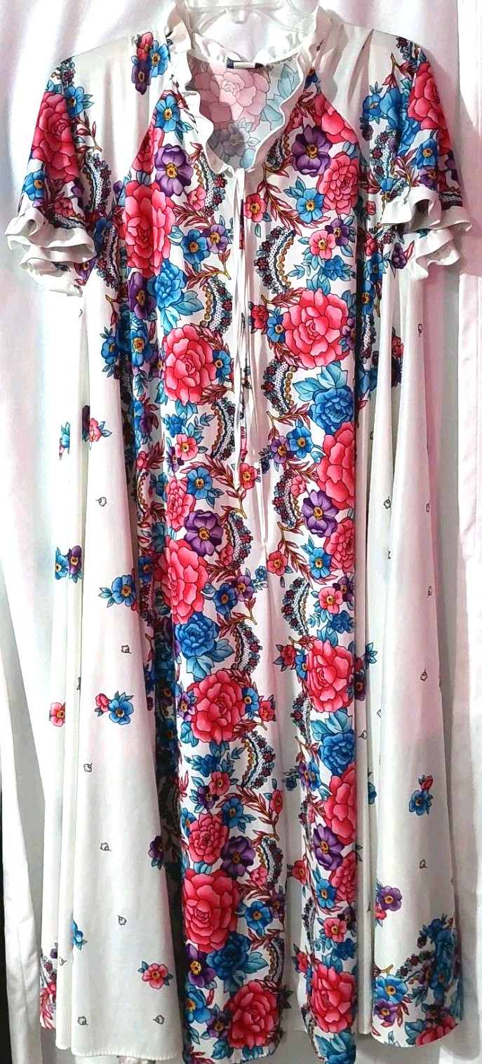 Village Fair White Floral Robe Large / XL 16 – 22 Kaftan House Dress Length 52″