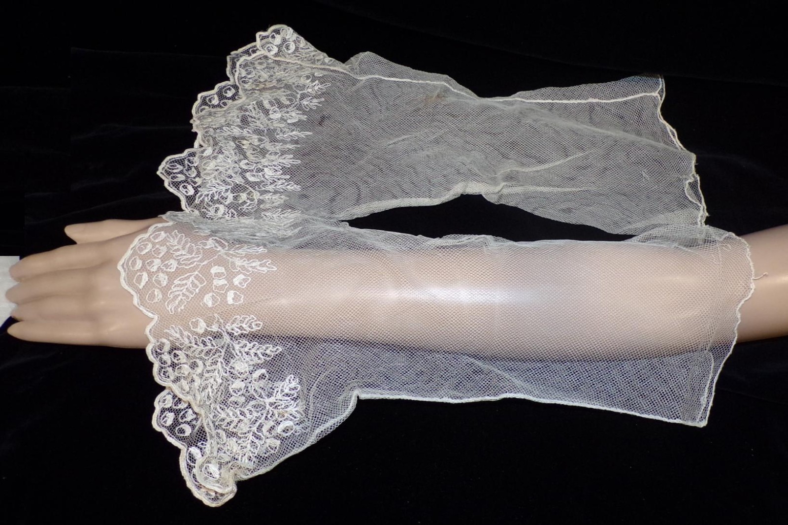SUPERB ORIG EARLY 19TH C 1820 1830 REGENCY HAND MADE LACE SLEEVES 4 DRESS GOWN