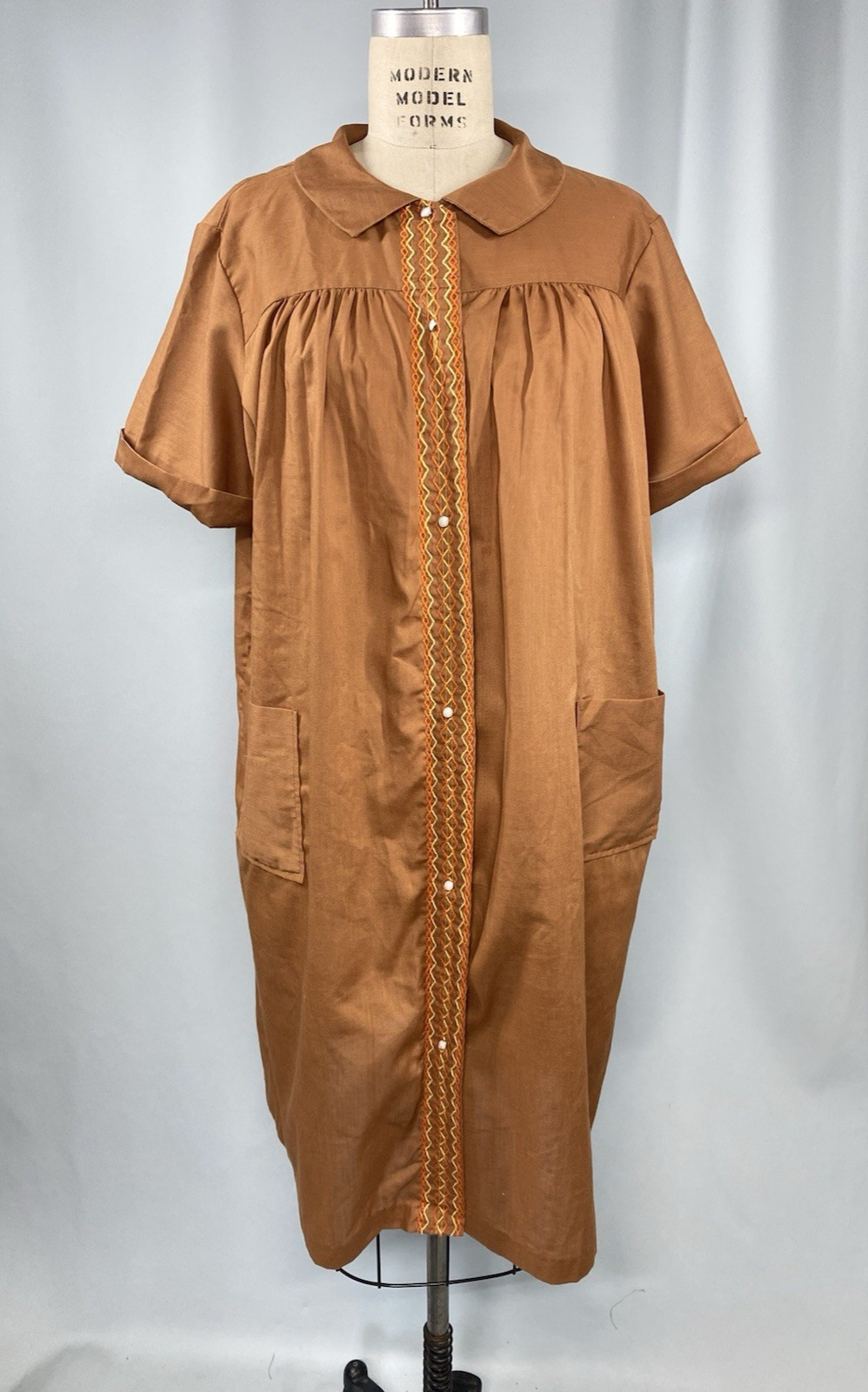 Vintage Nightgown SIZE MEDIUM brown tan orange 60s 70s classic house dress robe