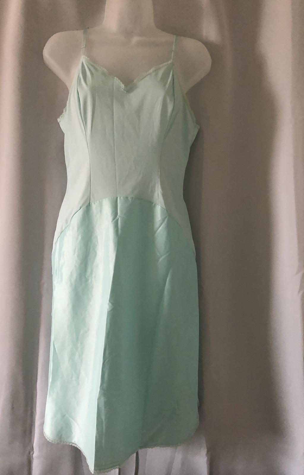 VTG Van Raalte Blue Dacron Polyester ,nylon Lace Trim Full Slip Dress sz 34A USA