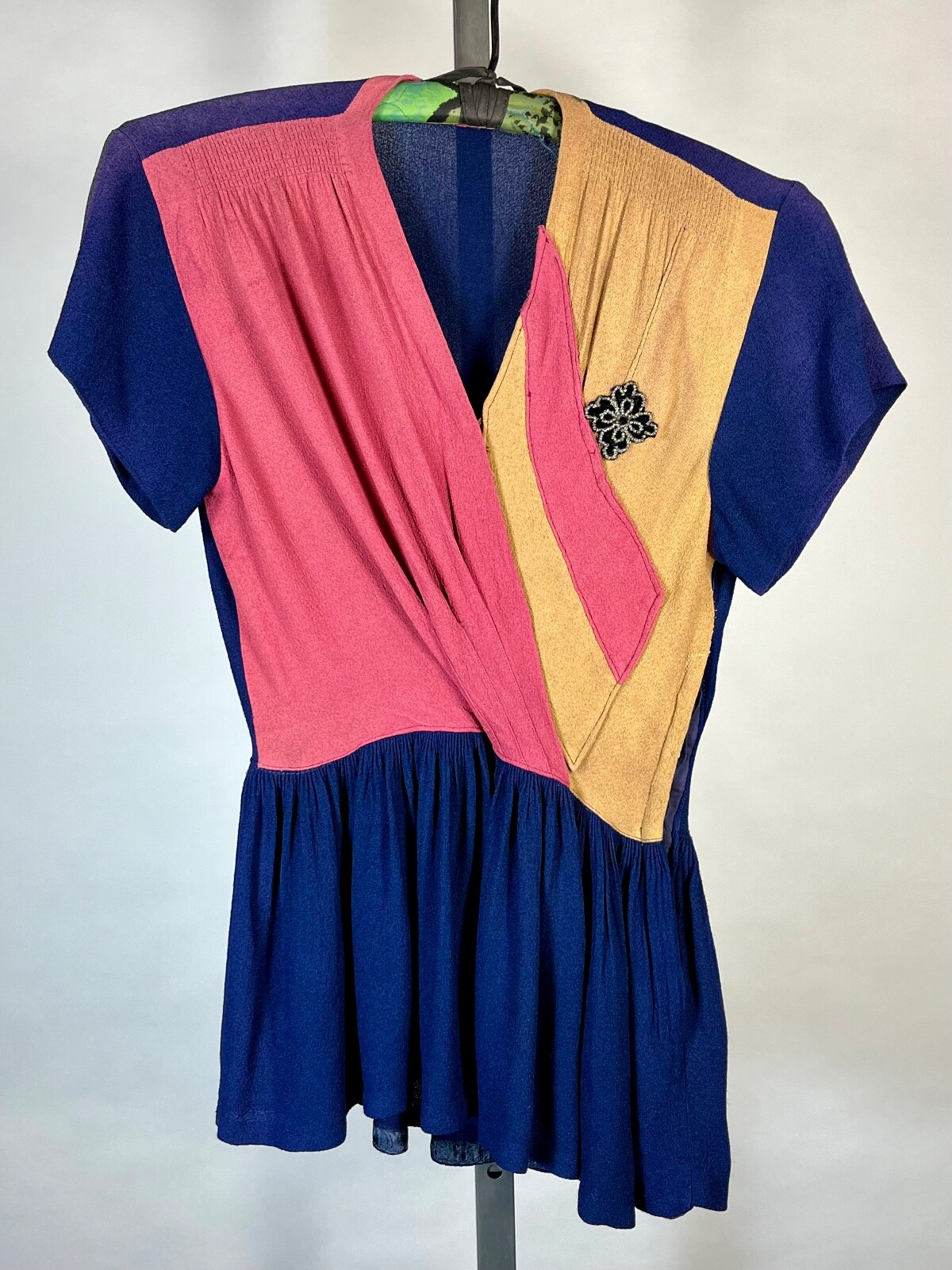 Vintage 1930’s-40’s Navy crepe fabric color block blouse w/peplum & appliques