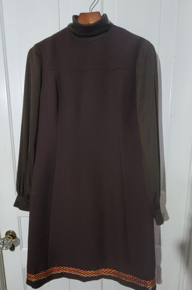 70s Mod Vintage A-Line Shift Turtleneck Long Sleeve Dress Embroidered Poly Med
