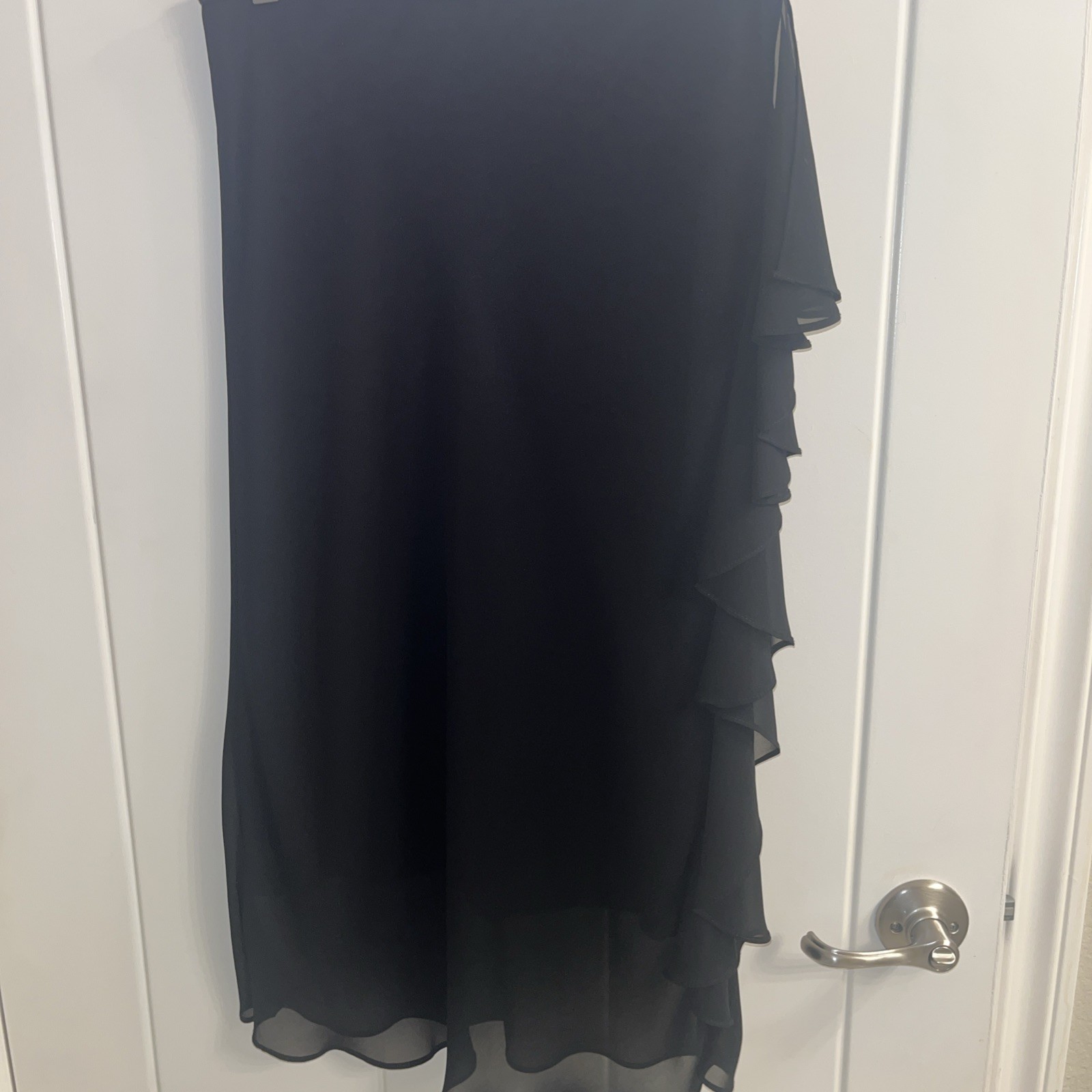 BLK Silk Organza Side Ruffle .Skirt 24 Inches Long. Size Sm Excellent Condition