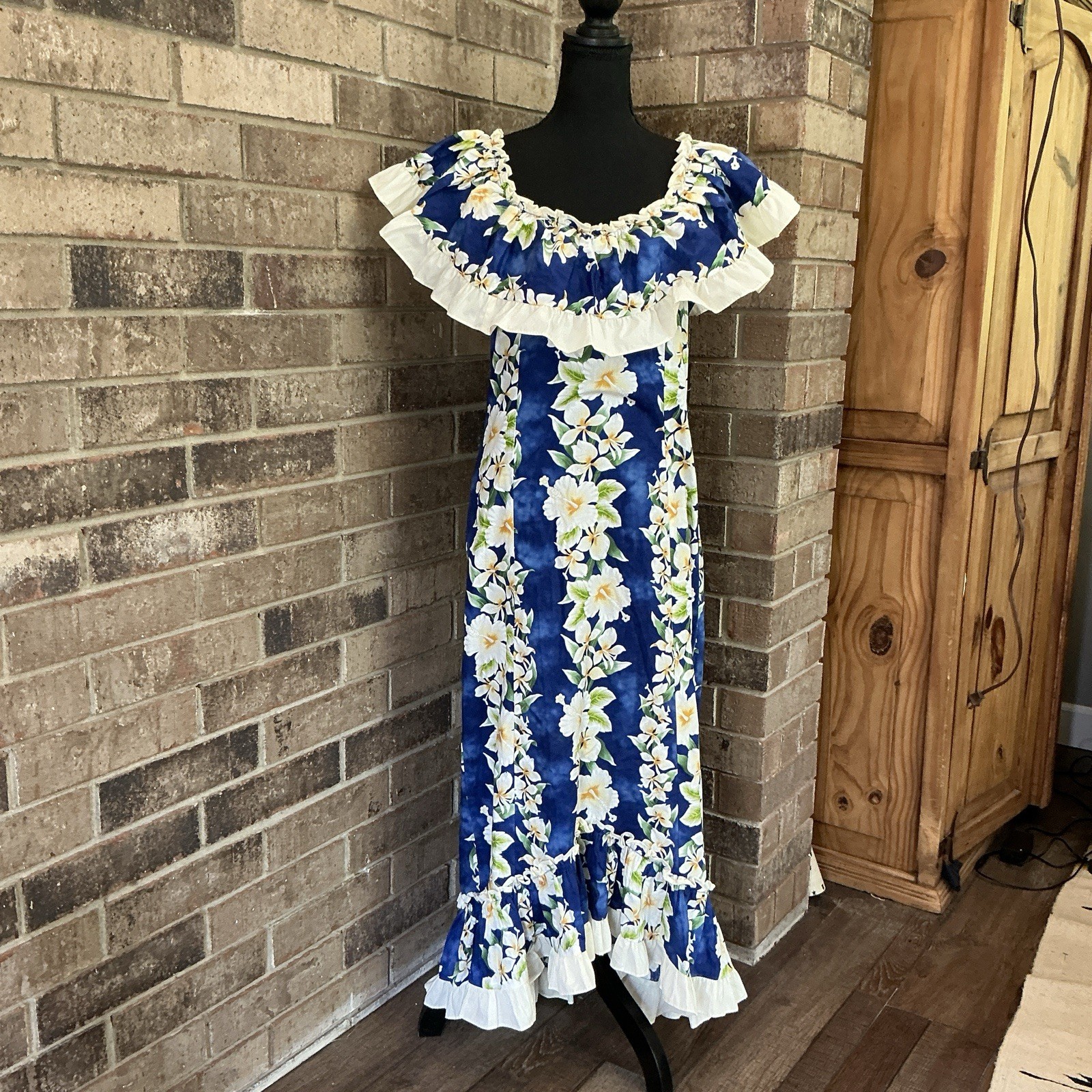 VINTAGE Royal Creations Blue Floral Muumuu Dress Size M Ruffle Hawaii Made #1501